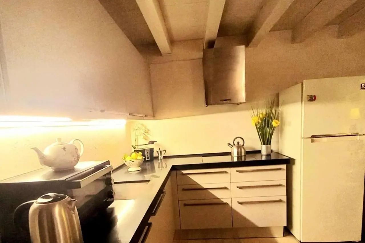 Lovely 2-Bed Apartment In Siracusa Syracuse