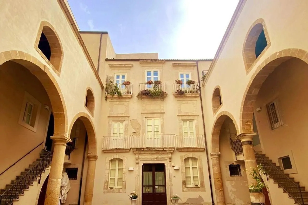 Lovely 2-Bed Apartment In Siracusa Syracuse