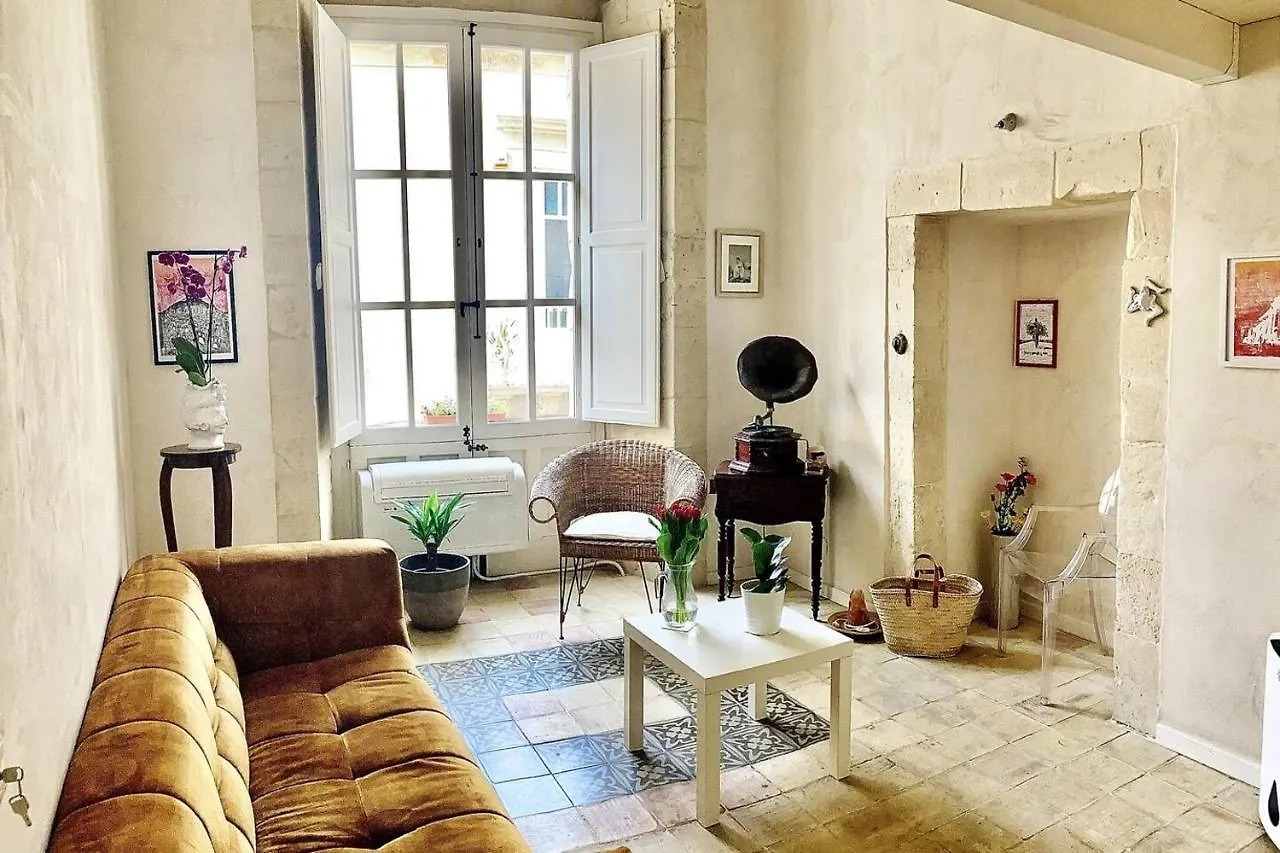 Lovely 2-Bed Apartment In Siracusa Syrakus