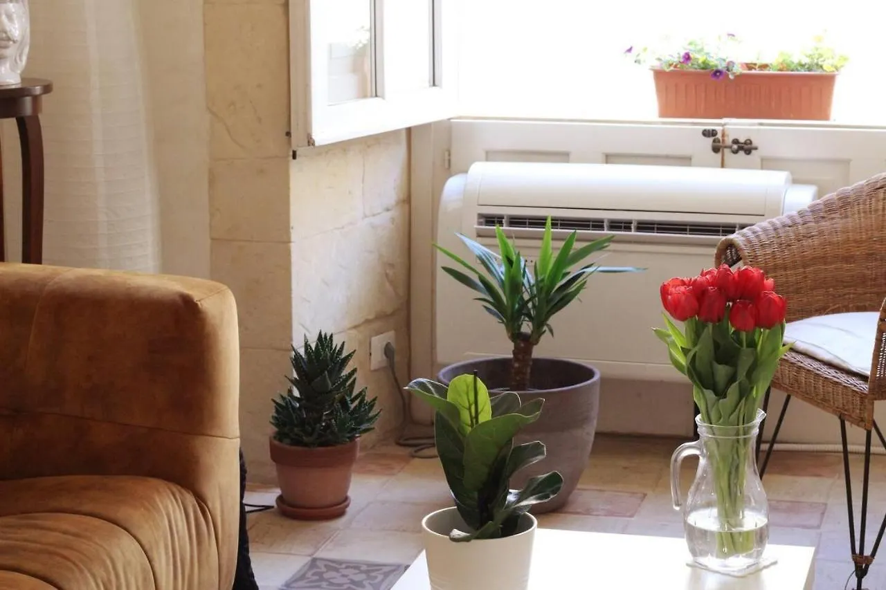Lovely 2-Bed Apartment In Siracusa Syrakus